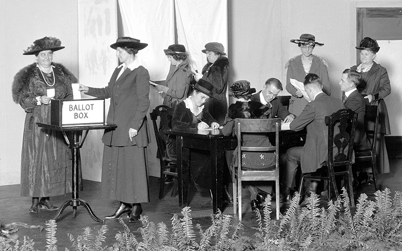 Women voting in 1920